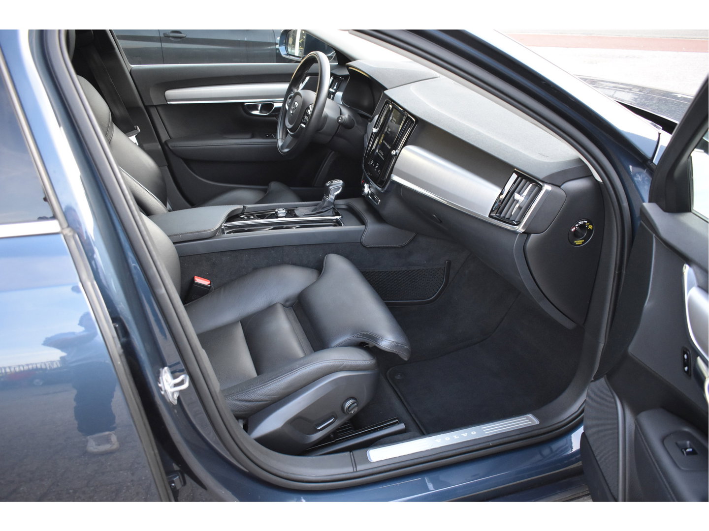 Volvo V90 2.0 T4 Momentum ,ORGINEEL NEDERLANDSE AUTO , BOEKJES,NAP EN ONDERHOUDSHISTORIE