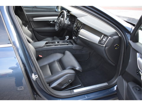 Volvo V90 2.0 T4 Momentum ,ORGINEEL NEDERLANDSE AUTO , BOEKJES,NAP EN ONDERHOUDSHISTORIE