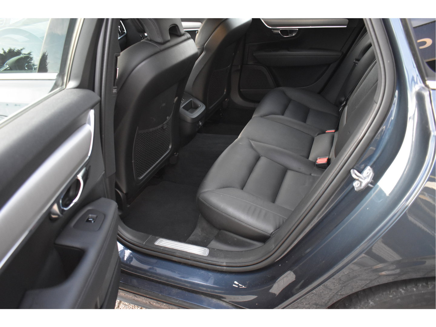 Volvo V90 2.0 T4 Momentum ,ORGINEEL NEDERLANDSE AUTO , BOEKJES,NAP EN ONDERHOUDSHISTORIE
