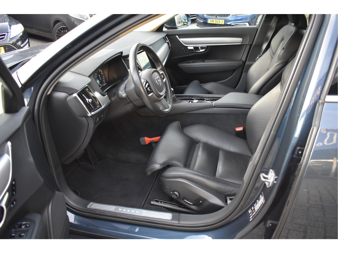 Volvo V90 2.0 T4 Momentum ,ORGINEEL NEDERLANDSE AUTO , BOEKJES,NAP EN ONDERHOUDSHISTORIE