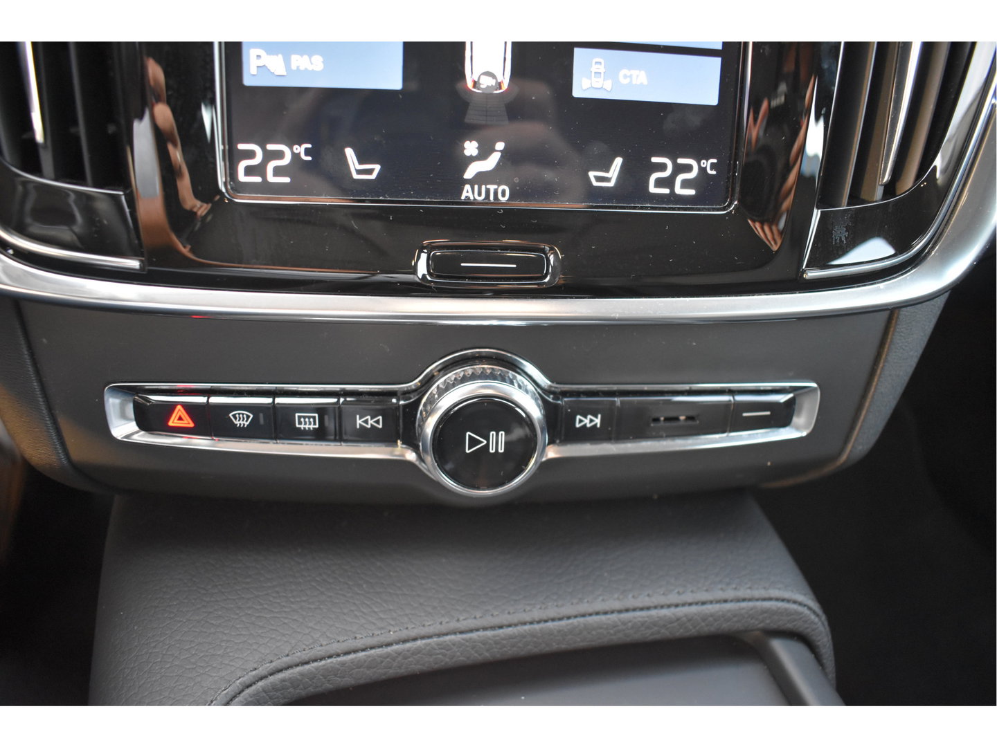 Volvo V90 2.0 T4 Momentum ,ORGINEEL NEDERLANDSE AUTO , BOEKJES,NAP EN ONDERHOUDSHISTORIE