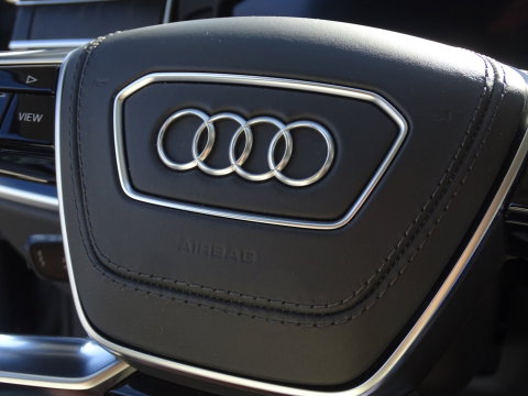 Audi A8 60 TFSie Lang 449PK S-line / B&O / TV's / Alcanatara / Softclose / Massage