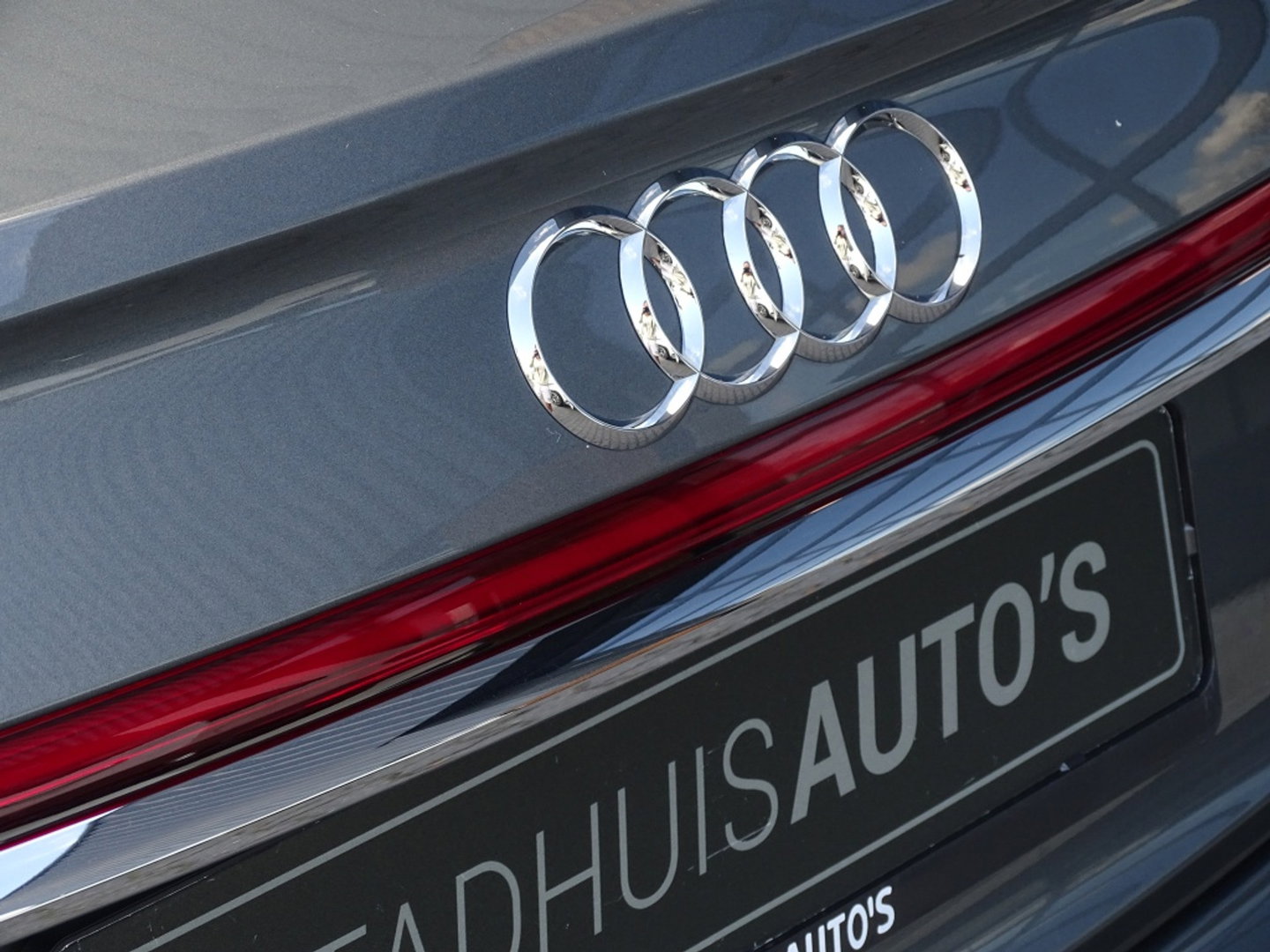 Audi A8 60 TFSie Lang 449PK S-line / B&O / TV's / Alcanatara / Softclose / Massage