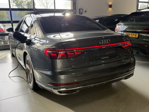 Audi A8 60 TFSie Lang 449PK S-line / B&O / TV's / alcanatara / softclose / massage / 360°