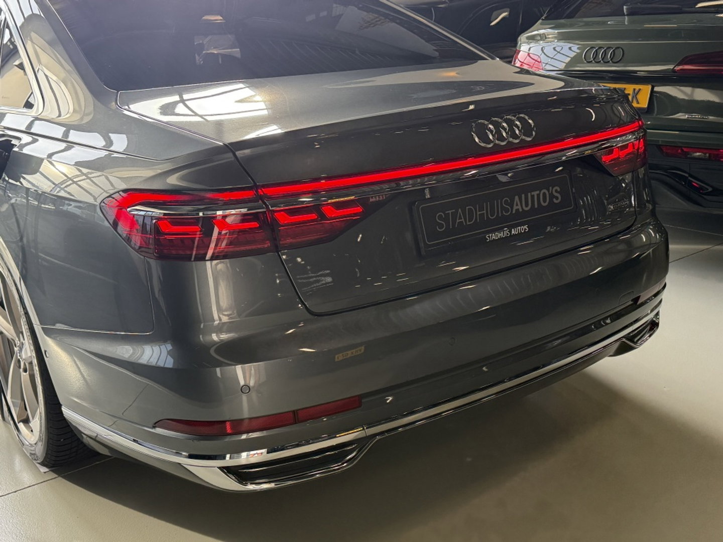 Audi A8 60 TFSie Lang 449PK S-line / B&O / TV's / alcanatara / softclose / massage / 360°