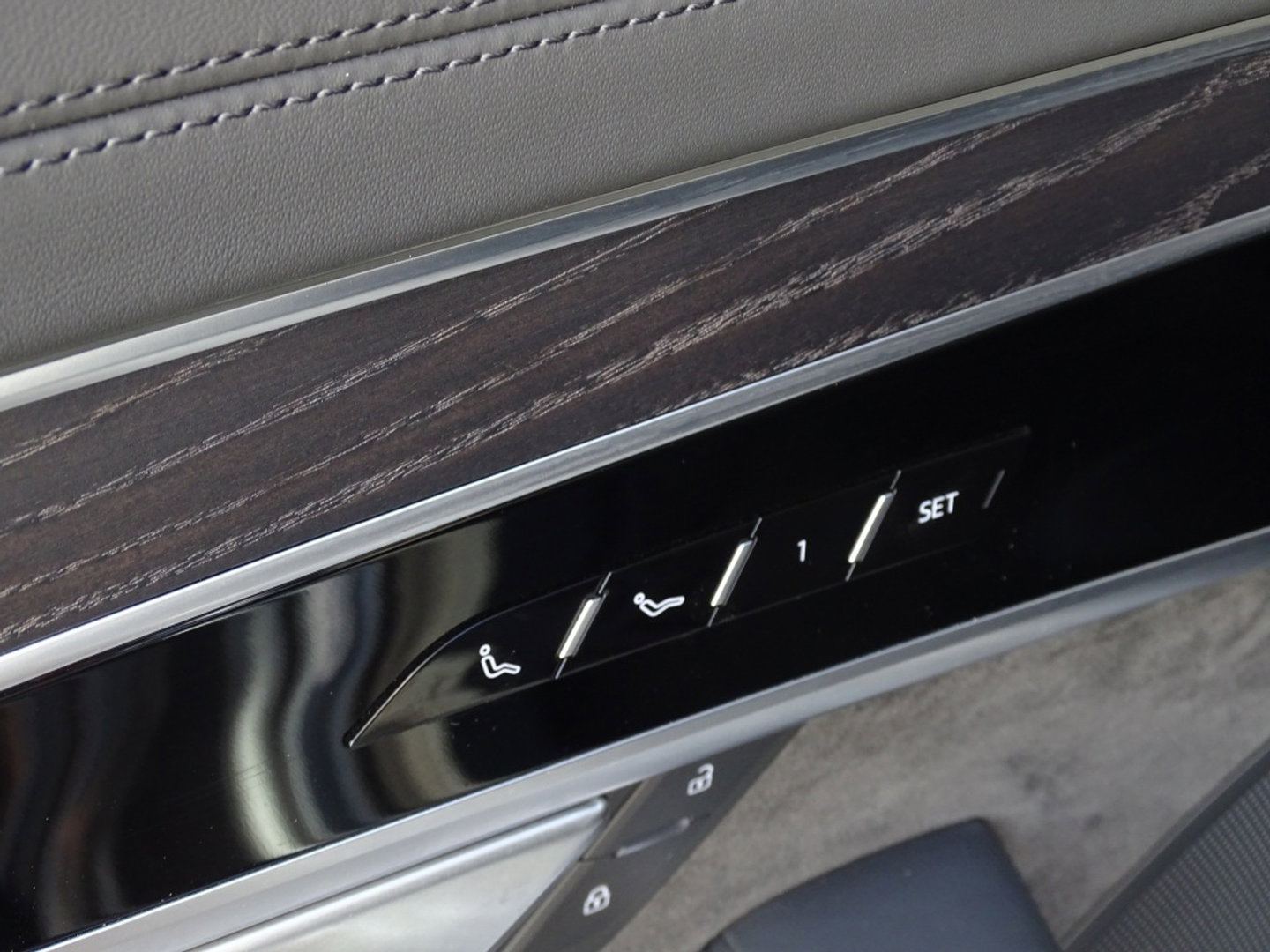 Audi A8 60 TFSie Lang 449PK S-line / B&O / TV's / alcanatara / softclose / massage / 360°