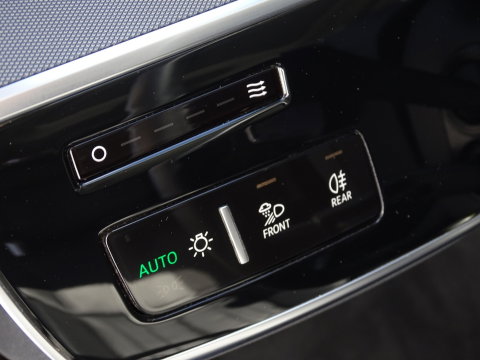 Audi A8 60 TFSie Lang 449PK S-line / B&O / TV's / alcanatara / softclose / massage / 360°