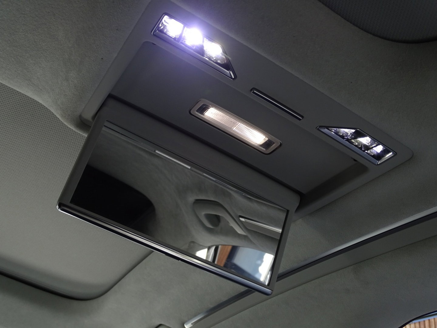 Audi A8 60 TFSie Lang 449PK S-line / B&O / TV's / alcanatara / softclose / massage / 360°