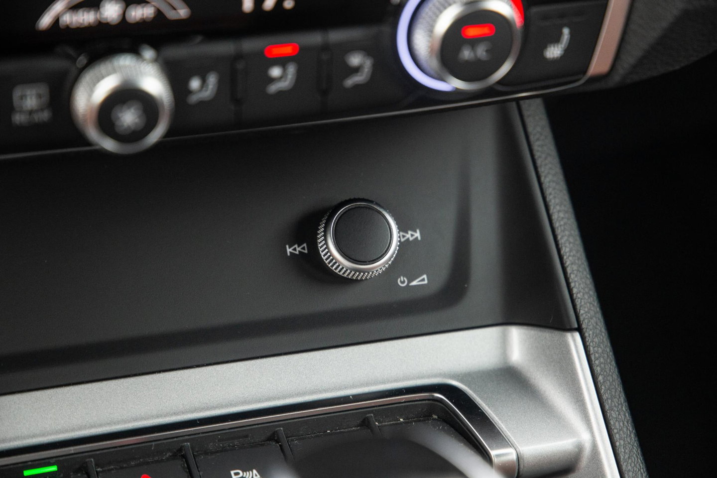 Audi Q3 45 TFSI e edition VIRTUAL COCKPIT / CRUISE CONTROLE / AIRCO / BRUIN LEER / PHEV