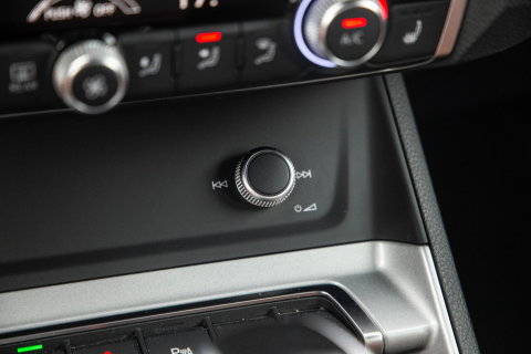 Audi Q3 45 TFSI e edition VIRTUAL COCKPIT / CRUISE CONTROLE / AIRCO / BRUIN LEER / PHEV