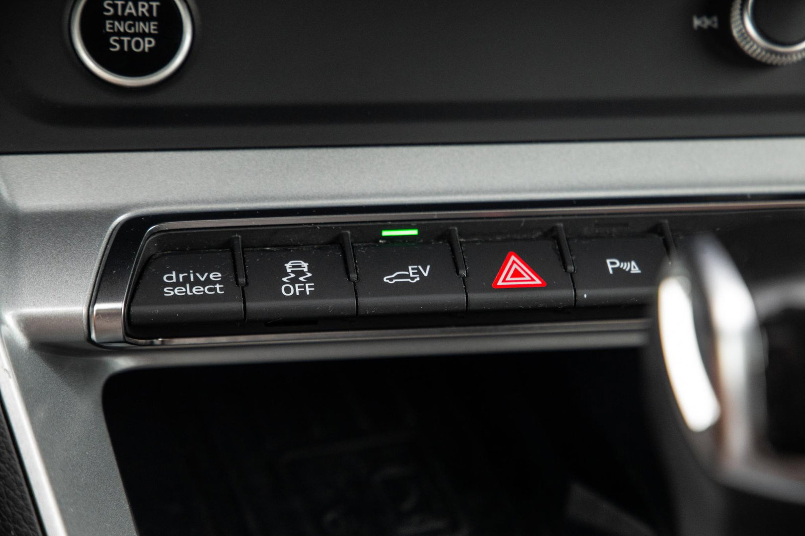 Audi Q3 45 TFSI e edition VIRTUAL COCKPIT / CRUISE CONTROLE / AIRCO / BRUIN LEER / PHEV