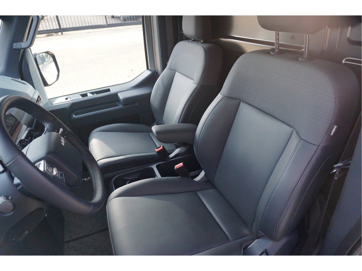 Kia PV5 L2H1 Elite Cargo Executive 71.2 kWh Navi, 360° Cam, Stoel Verwarming / Ventilatie, 2x Schuifdeur!! NR. K01
