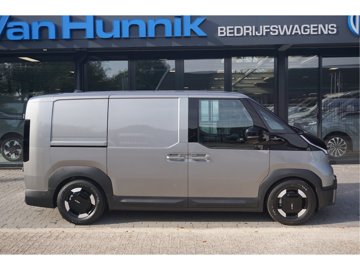 Kia PV5 L2H1 Elite Cargo Executive 71.2 kWh Navi, 360° Cam, Stoel Verwarming / Ventilatie, 2x Schuifdeur!! NR. K01