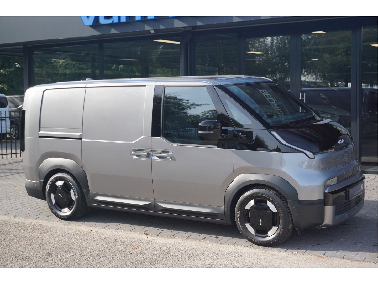Kia PV5 L2H1 Elite Cargo Executive 71.2 kWh Navi, 360° Cam, Stoel Verwarming / Ventilatie, 2x Schuifdeur!! NR. K01