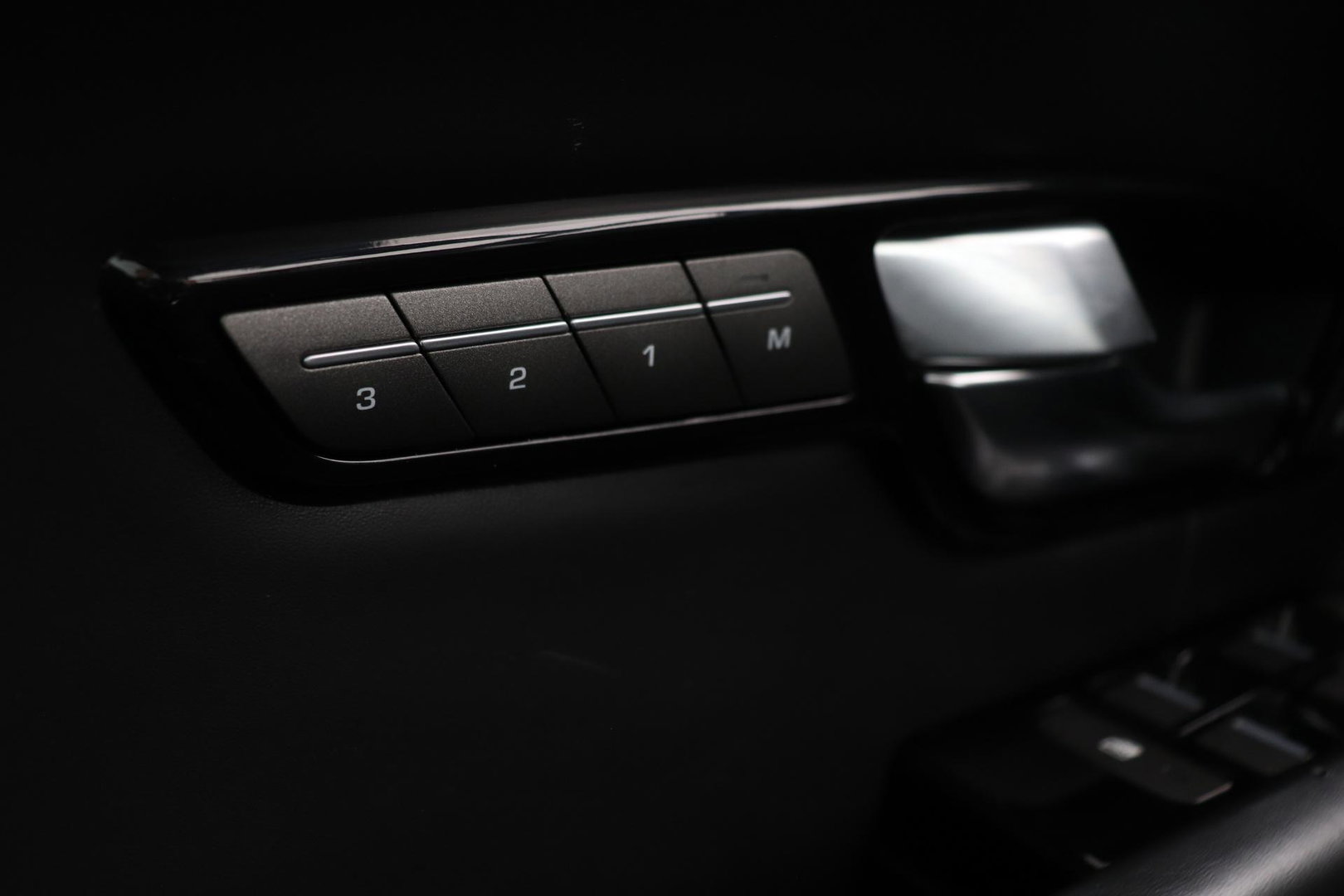 Land Rover Range Rover Evoque Si4 Autobiography | Groot Scherm | Panoramadak | Black Pack | Head-Up | Memory | Stoel+Stuurverwarming | 20 Inch