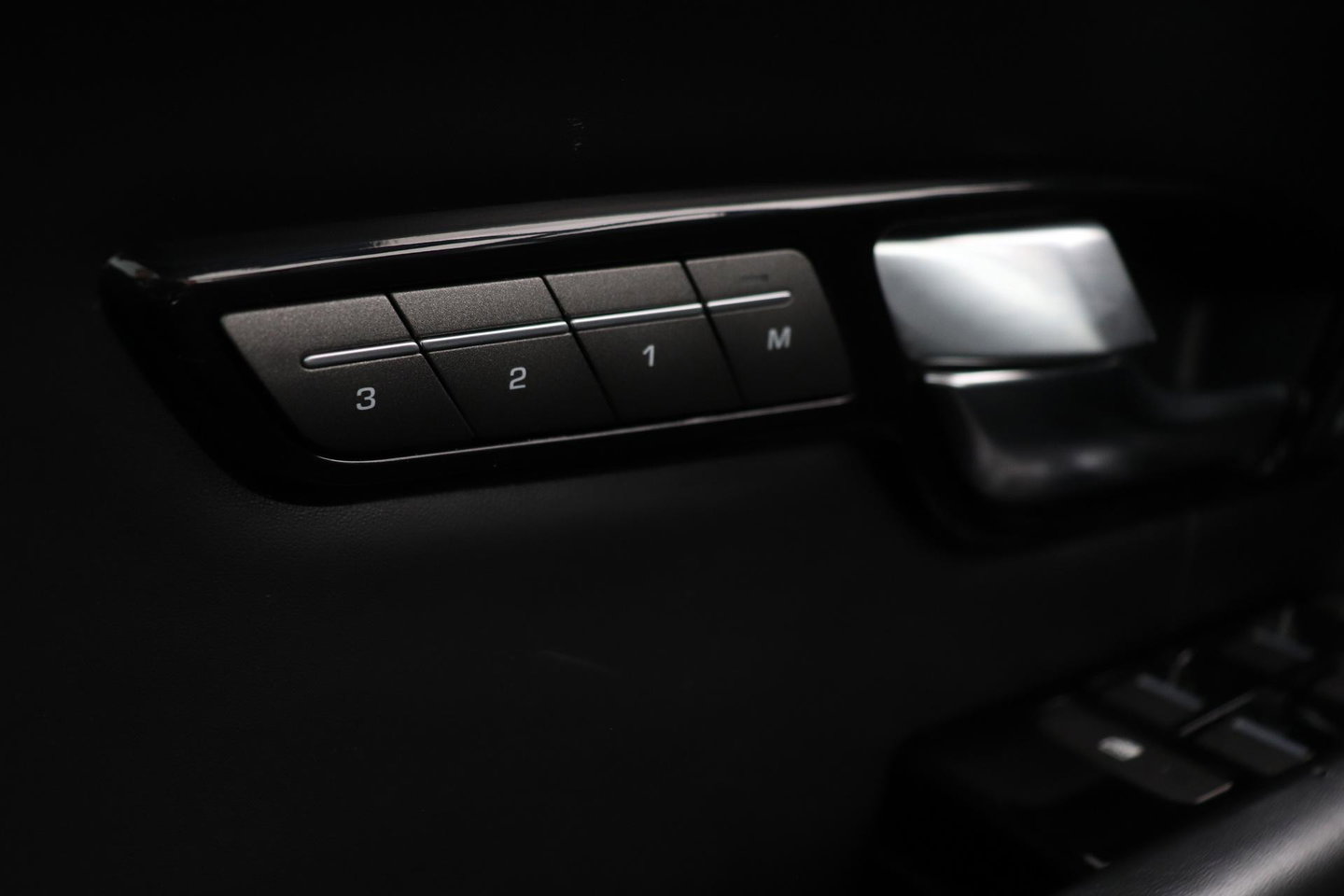 Land Rover Range Rover Evoque Si4 Autobiography | Groot Scherm | Panoramadak | Black Pack | Head-Up | Memory | Stoel+Stuurverwarming | 20 Inch