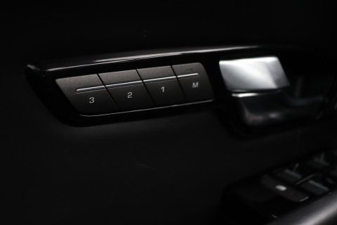 Land Rover Range Rover Evoque Si4 Autobiography | Groot Scherm | Panoramadak | Black Pack | Head-Up | Memory | Stoel+Stuurverwarming | 20 Inch