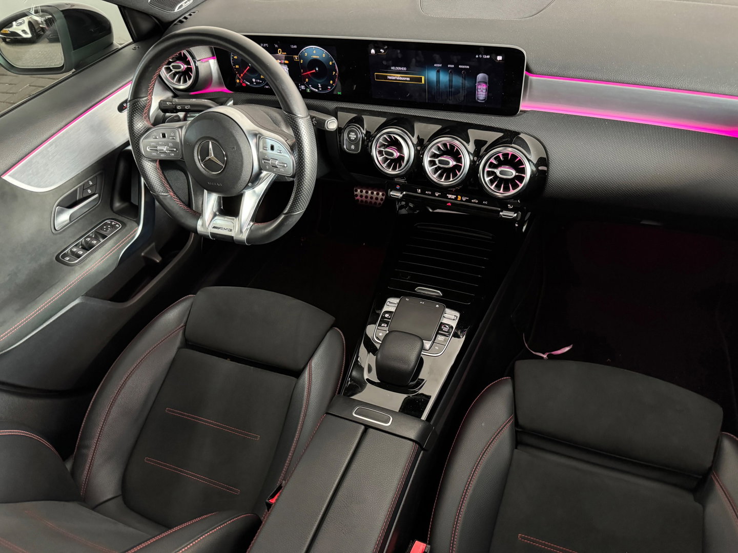 Mercedes-Benz A-Klasse 220 AMG Pano|Burmester|Cruise Control|Sfeer|Lane Assist