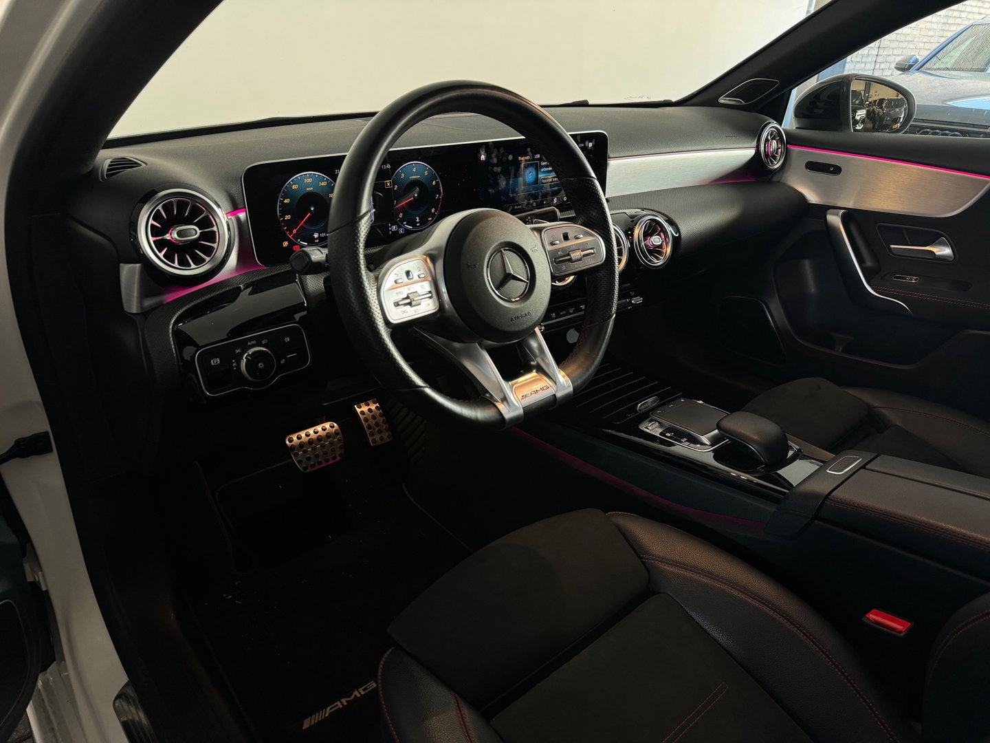 Mercedes-Benz A-Klasse 220 AMG Pano|Burmester|Cruise Control|Sfeer|Lane Assist