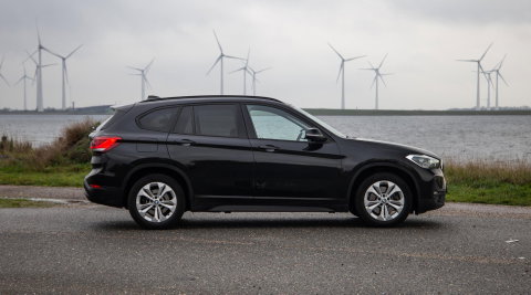 BMW X1 xDrive25e Executive CAMERA / CARPLAY / HEAD UP DISPLAY / LEDER / LED / CRUISE CONTROLE / STOELVERWARMING
