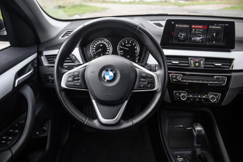 BMW X1 xDrive25e Executive CAMERA / CARPLAY / HEAD UP DISPLAY / LEDER / LED / CRUISE CONTROLE / STOELVERWARMING