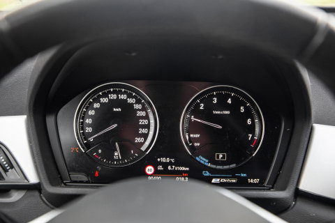 BMW X1 xDrive25e Executive CAMERA / CARPLAY / HEAD UP DISPLAY / LEDER / LED / CRUISE CONTROLE / STOELVERWARMING