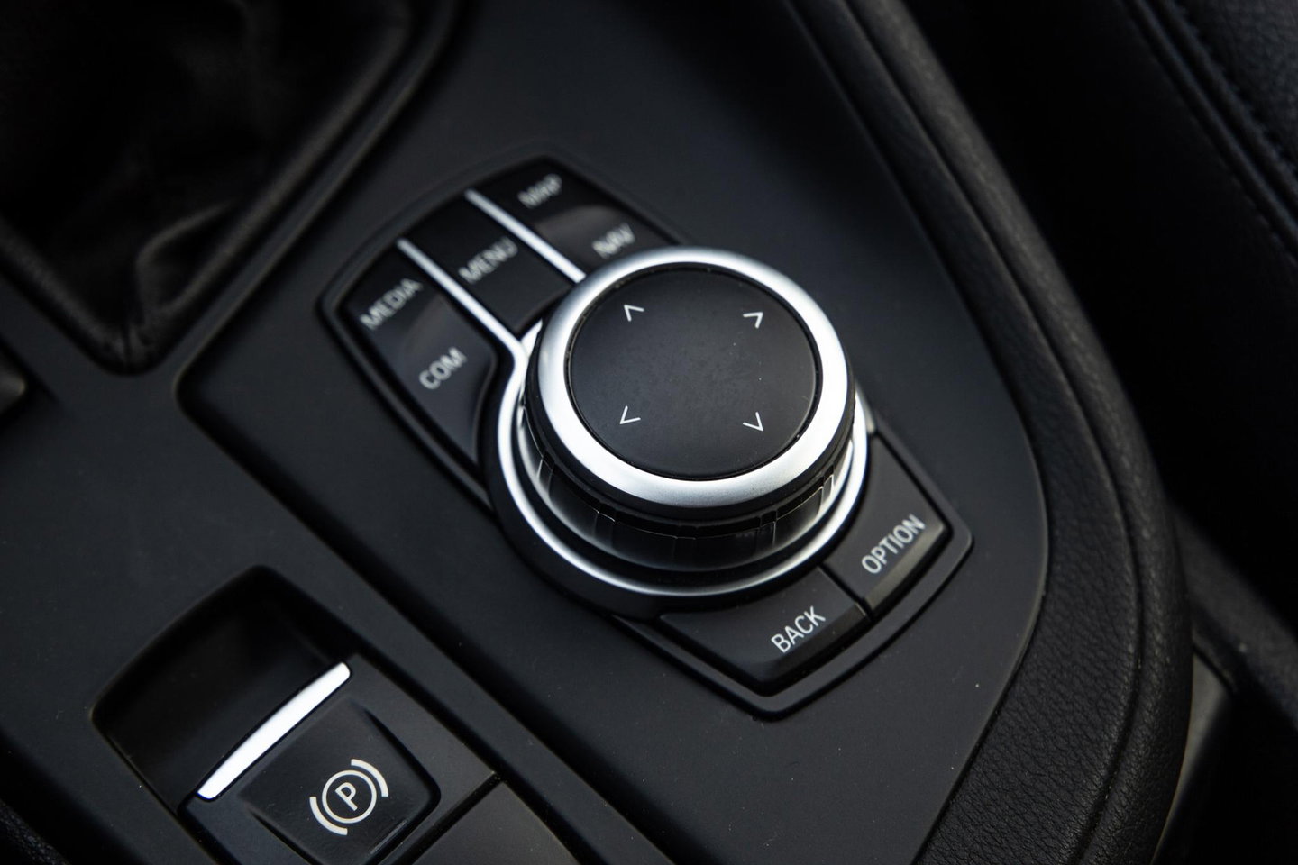 BMW X1 xDrive25e Executive BLACK LINE / CAMERA / CARPLAY / HEAD UP DISPLAY / LEDER / LED / CRUISE CONTROLE / STOELVERWARMING