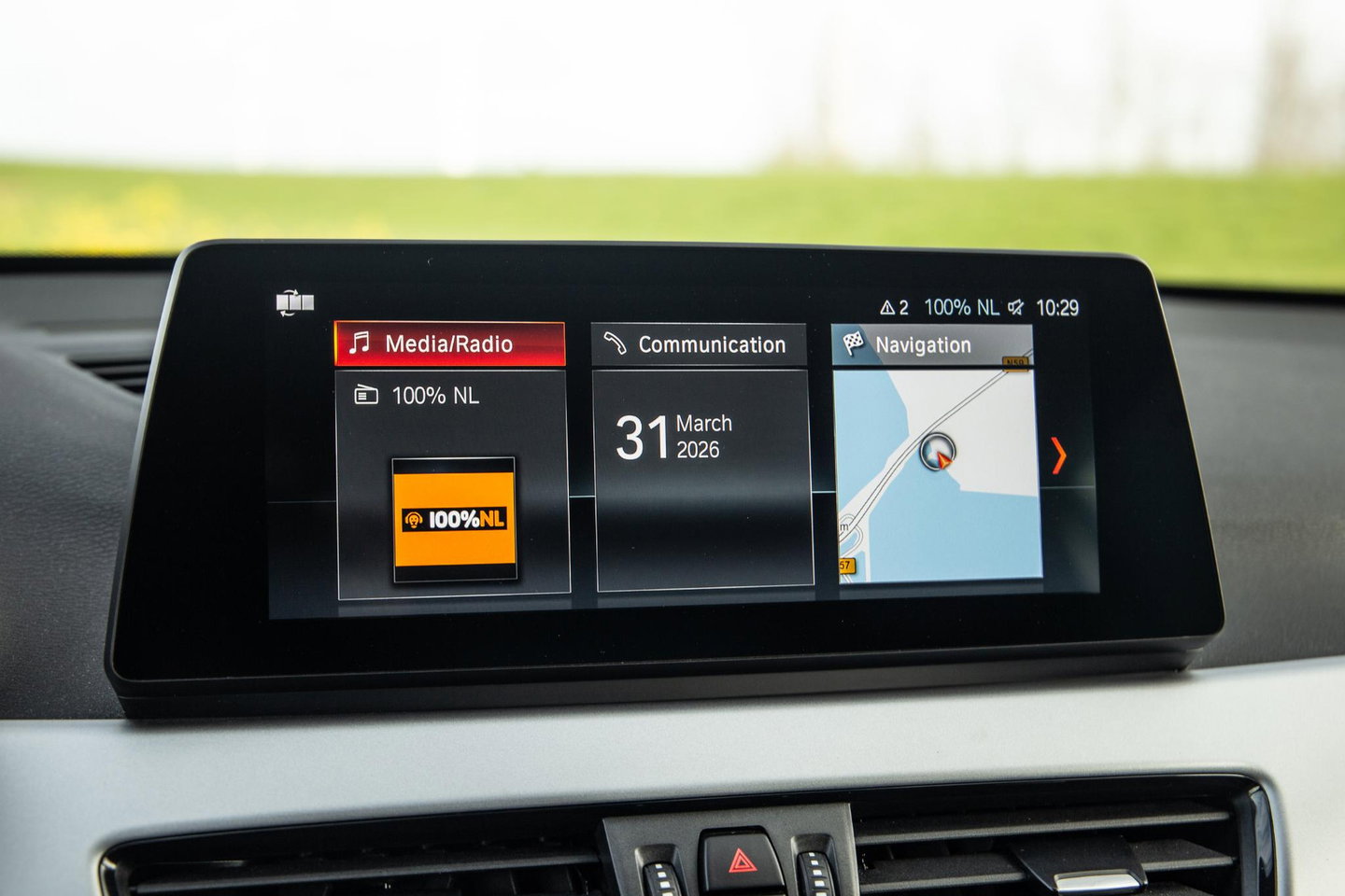 BMW X1 xDrive25e Executive BLACK LINE / CAMERA / CARPLAY / HEAD UP DISPLAY / LEDER / LED / CRUISE CONTROLE / STOELVERWARMING