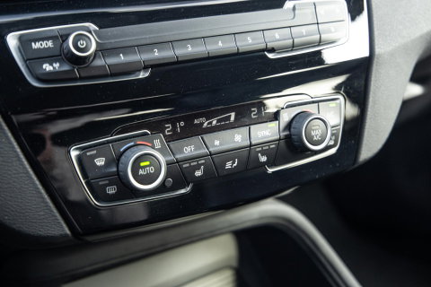 BMW X1 xDrive25e Executive BLACK LINE / CAMERA / CARPLAY / HEAD UP DISPLAY / LEDER / LED / CRUISE CONTROLE / STOELVERWARMING