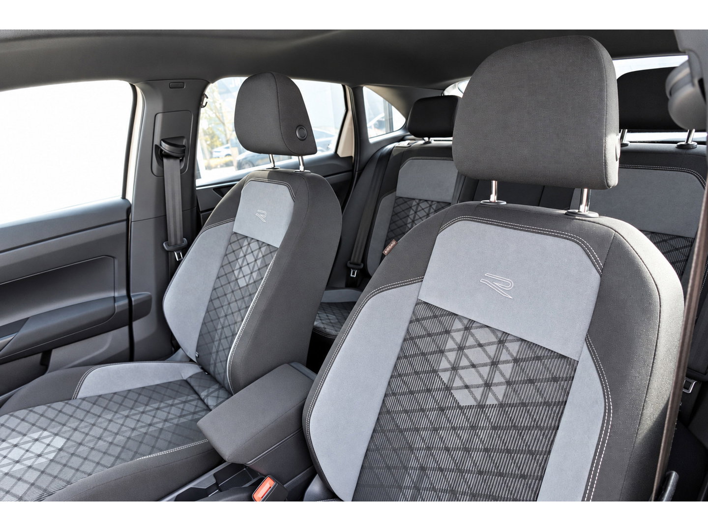 Volkswagen Taigo 1.5 TSI R-Line PANO KEYLESS CAM