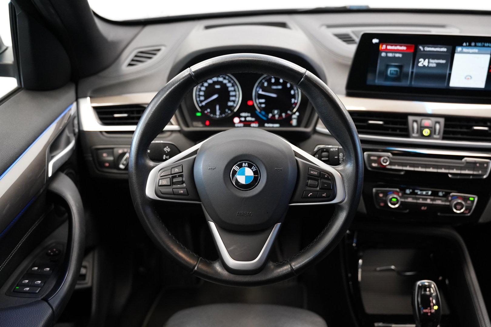 BMW X1 sDrive20i Executive Edition Cruise/Climate Head- UP NAP Trekhaak!