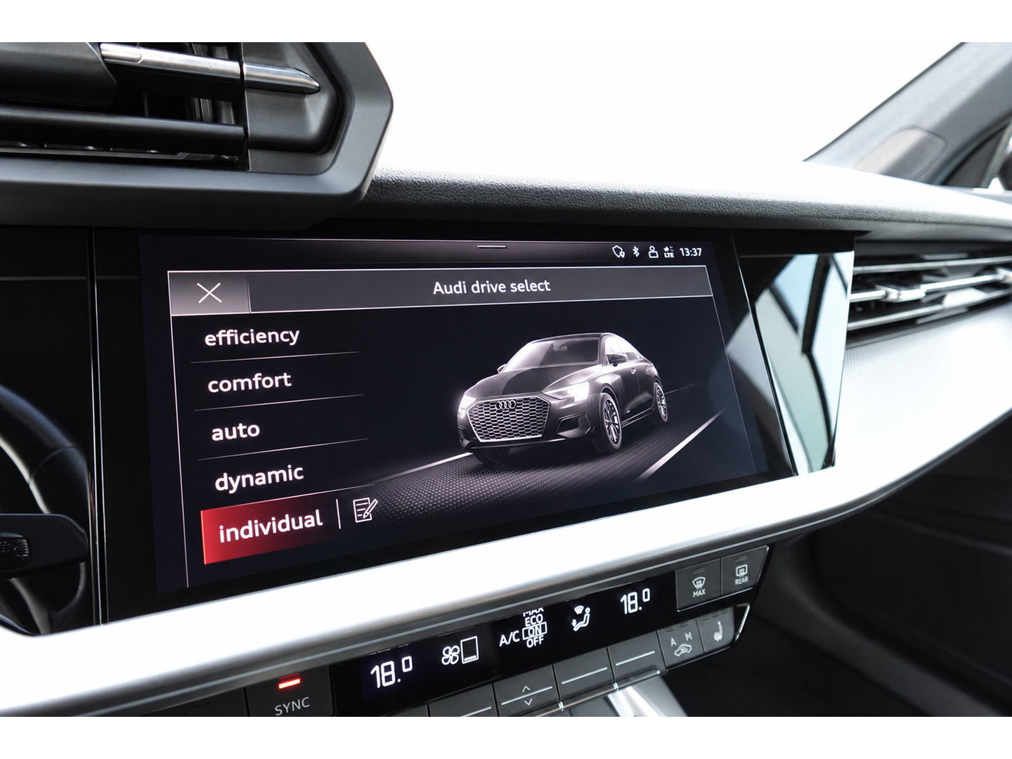 Audi A3 LIMOUSINE 35 TFSI Edition One PANO KEYLESS CAM VOL