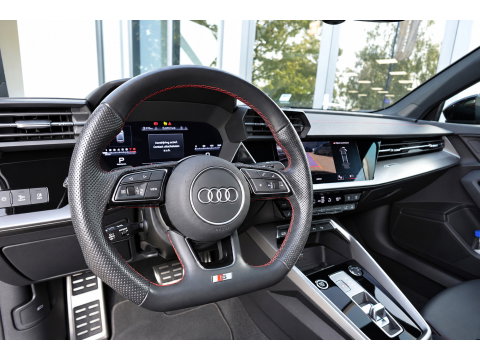 Audi A3 LIMOUSINE 35 TFSI Edition One PANO KEYLESS CAM VOL