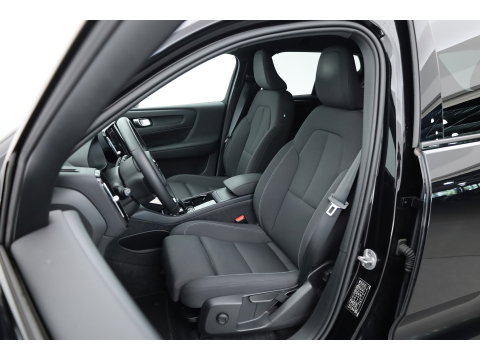Volvo XC40 Single Motor Core Extended Range 82 kWh | 572 WLTP | Trekhaak | Stoel + stuurverwarming | Warmtepomp