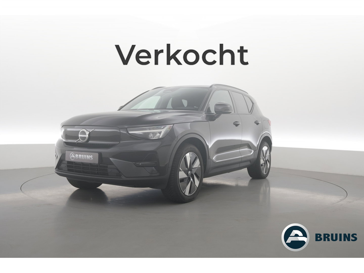 Volvo XC40 Single Motor Core Extended Range 82 kWh | 572 WLTP | Trekhaak | Stoel + stuurverwarming | Warmtepomp