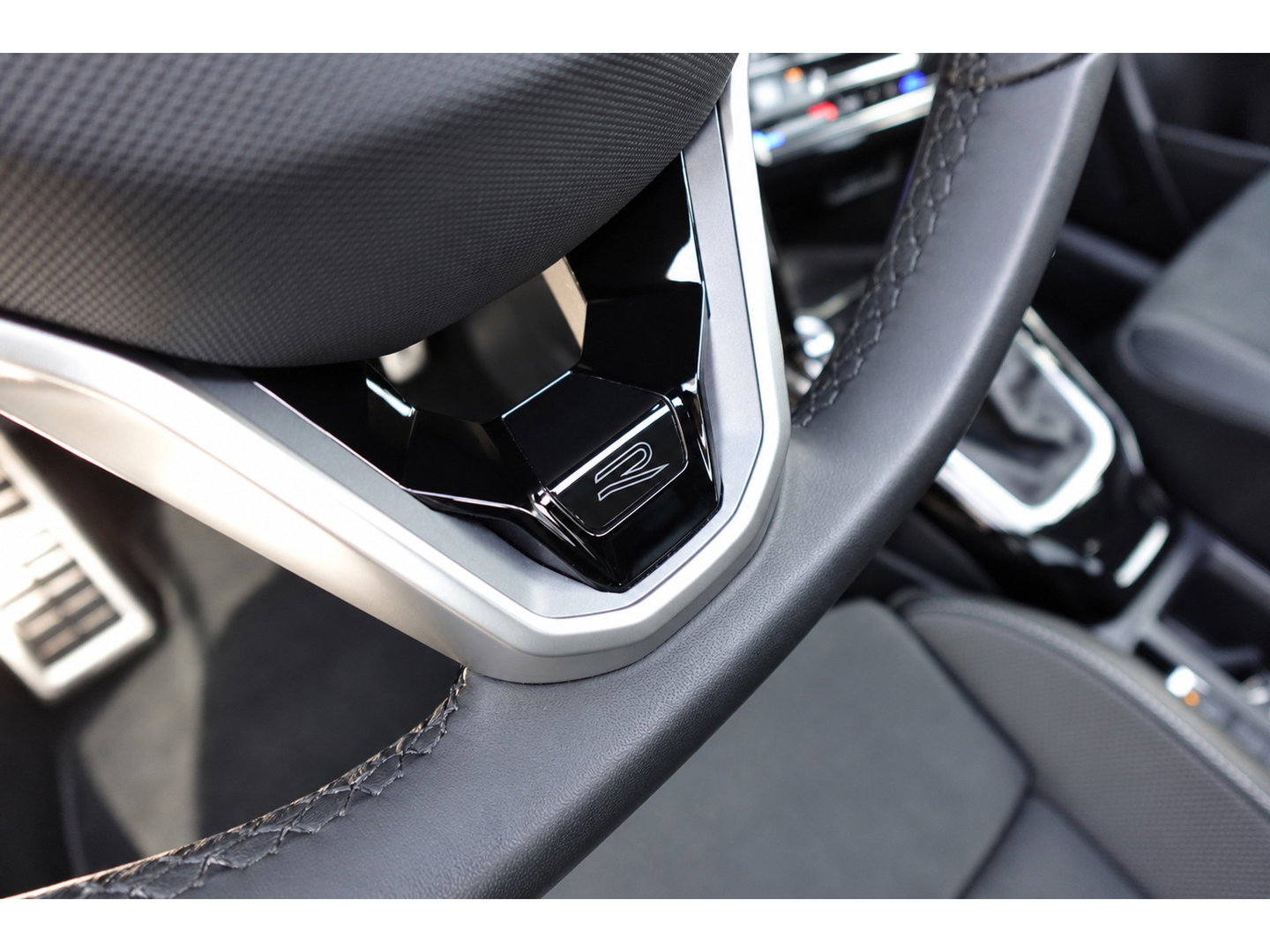 Volkswagen T-Roc 1.5 TSI R-Line PANO IQ.LIGHT KEYLESS VOL