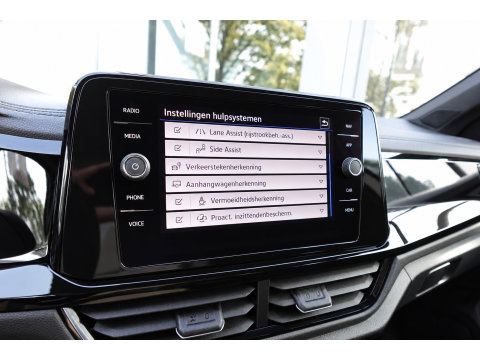 Volkswagen T-Roc 1.5 TSI R-Line PANO IQ.LIGHT KEYLESS VOL