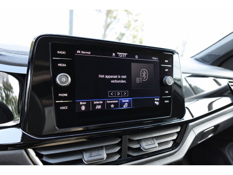 Volkswagen T-Roc 1.5 TSI R-Line PANO IQ.LIGHT KEYLESS VOL