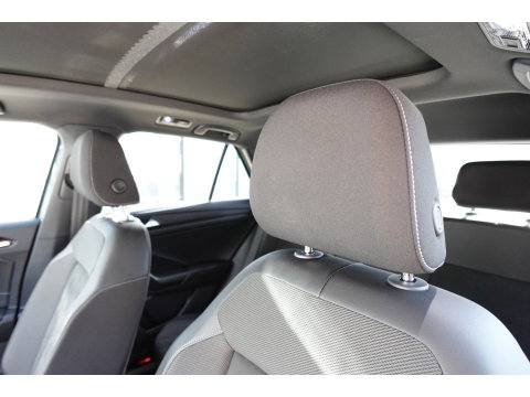 Volkswagen T-Roc 1.5 TSI R-Line PANO IQ.LIGHT KEYLESS VOL