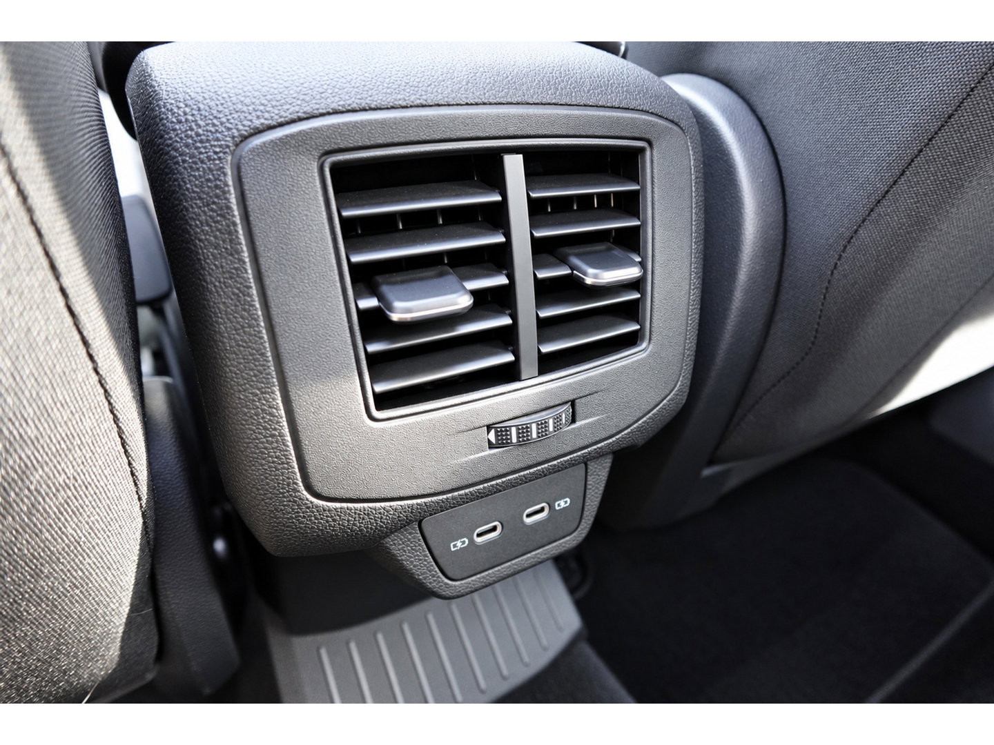 Volkswagen T-Roc 1.5 TSI R-Line PANO IQ.LIGHT KEYLESS VOL