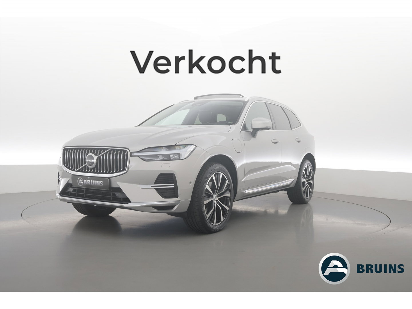 Volvo XC60 2.0 T8 Plug-in hybrid AWD Ultimate Bright SOH 96% | Pano | Bowers & Wilkins | Trekhaak | 360 camera | Head-up | Stoel + stuurverwarming |