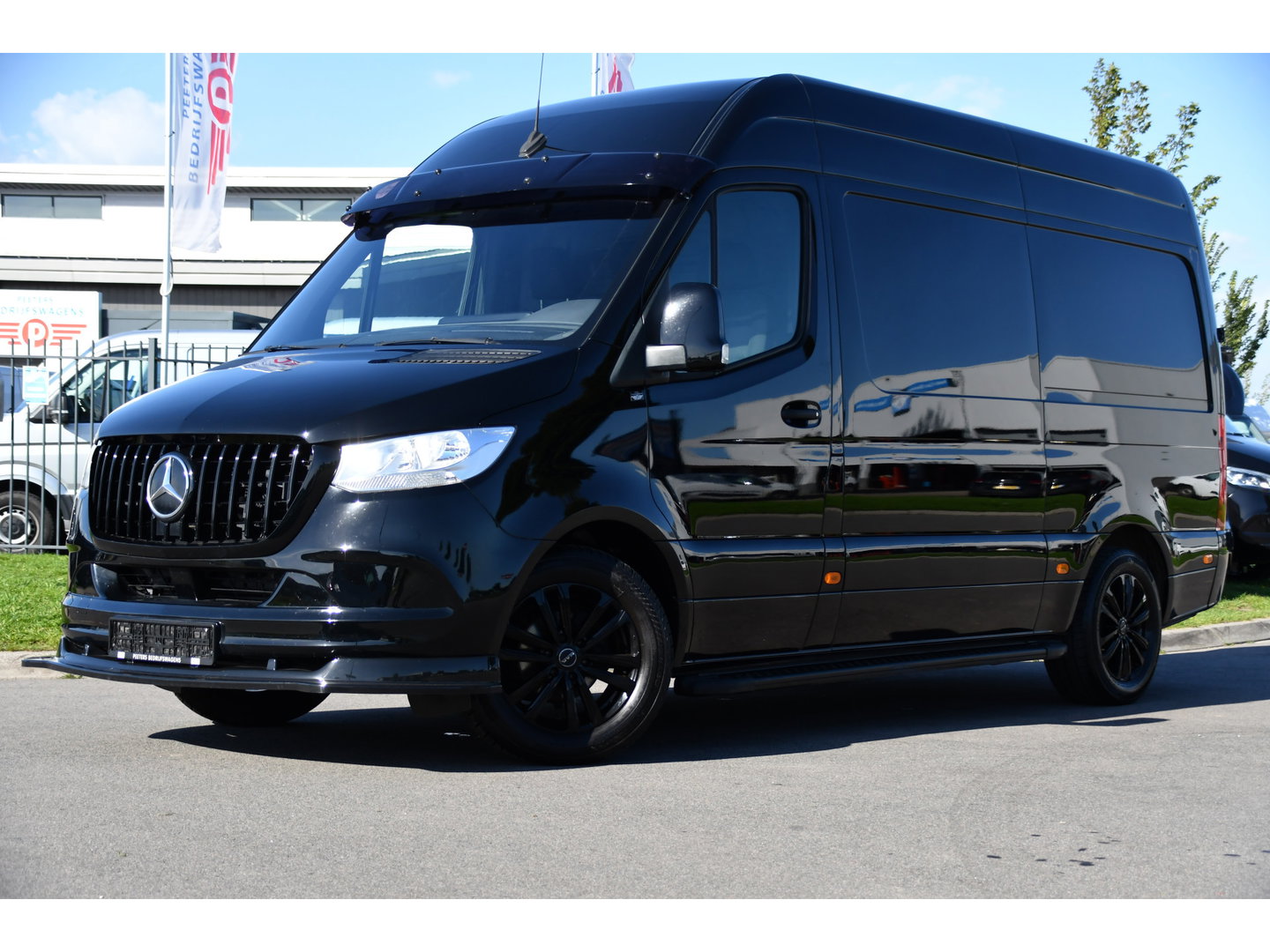 Mercedes-Benz Sprinter 314 2.2 CDI L2H2 RWD Black Edition Camera, Cruise, Carplay, Bearlock, Multimedia, Stoelverwarming, Betimmering, Uniek!