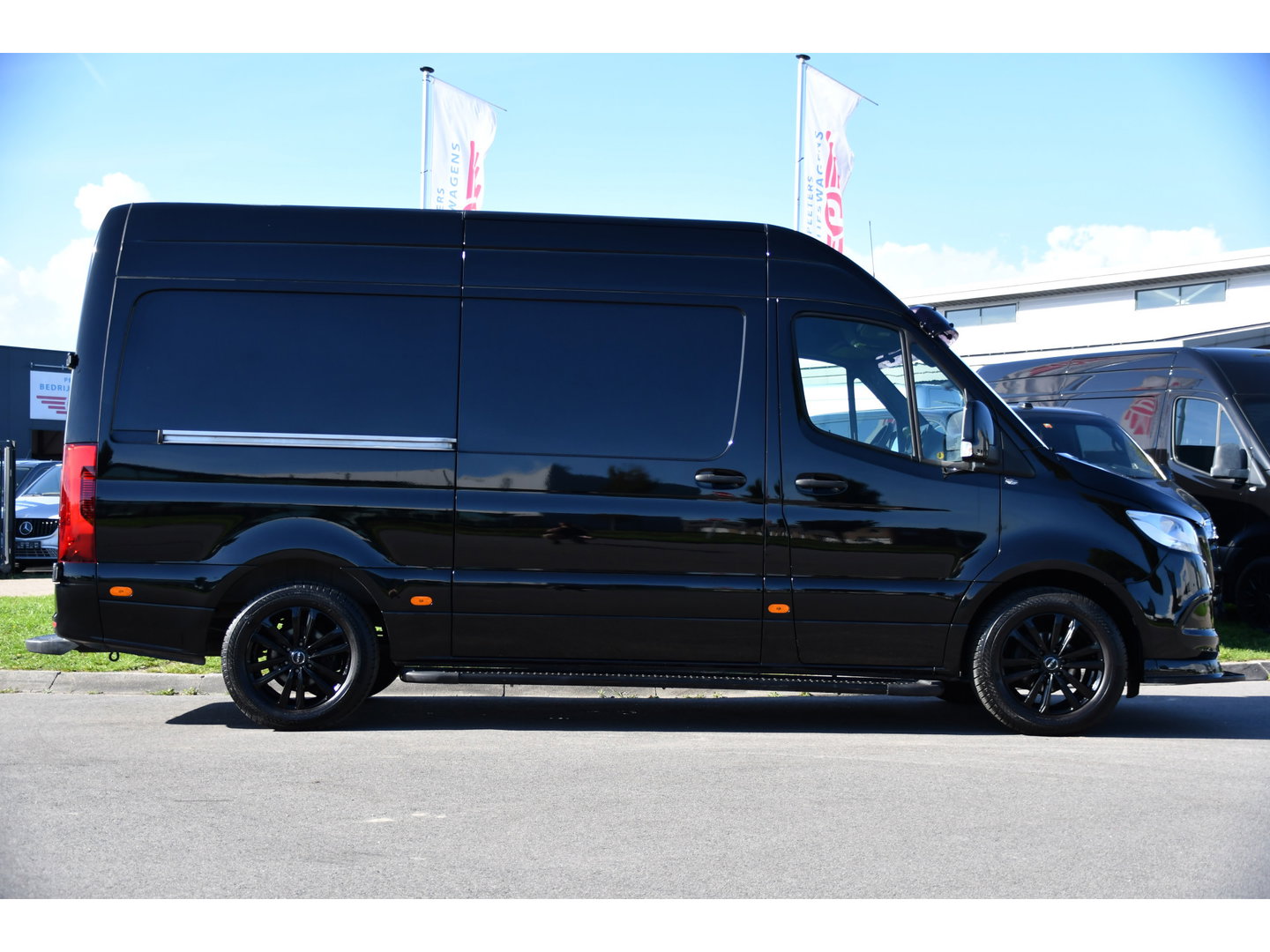 Mercedes-Benz Sprinter 314 2.2 CDI L2H2 RWD Black Edition Camera, Cruise, Carplay, Bearlock, Multimedia, Stoelverwarming, Betimmering, Uniek!