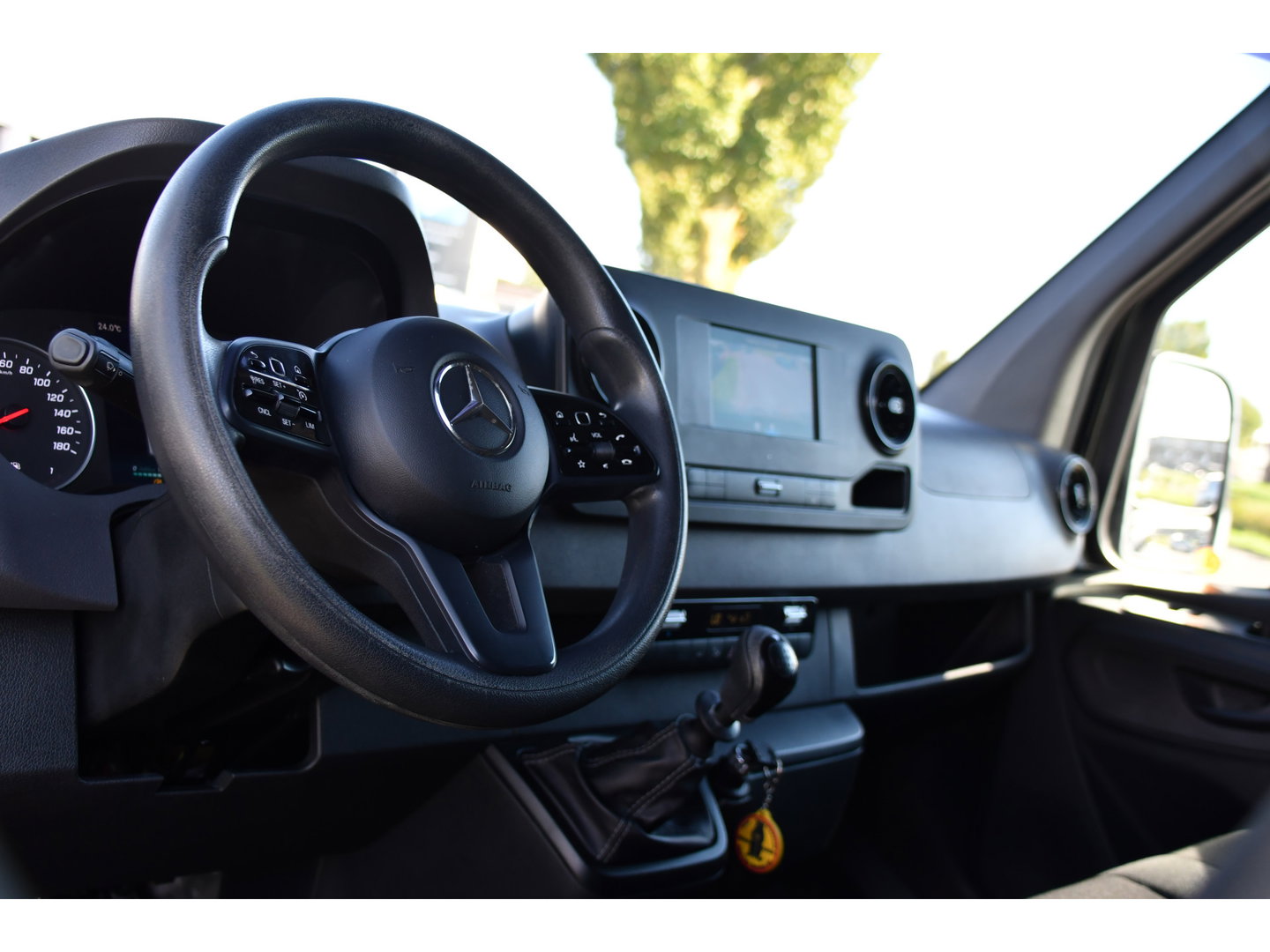 Mercedes-Benz Sprinter 314 2.2 CDI L2H2 RWD Black Edition Camera, Cruise, Carplay, Bearlock, Multimedia, Stoelverwarming, Betimmering, Uniek!