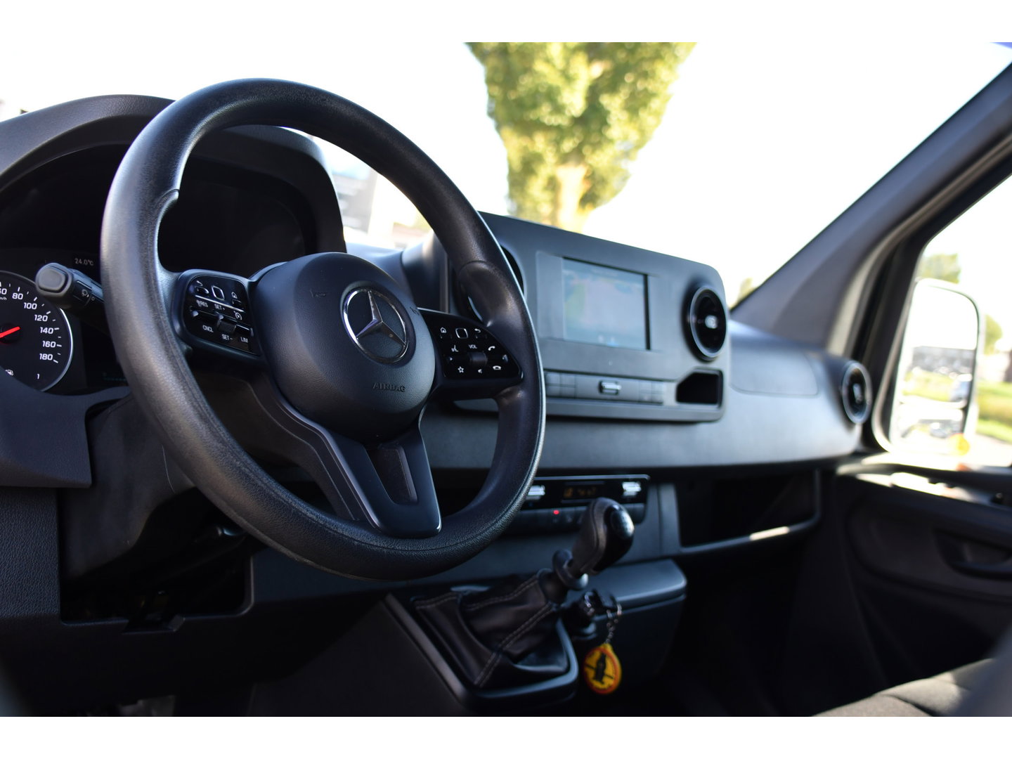 Mercedes-Benz Sprinter 314 2.2 CDI L2H2 RWD Black Edition Camera, Cruise, Carplay, Bearlock, Multimedia, Stoelverwarming, Betimmering, Uniek!