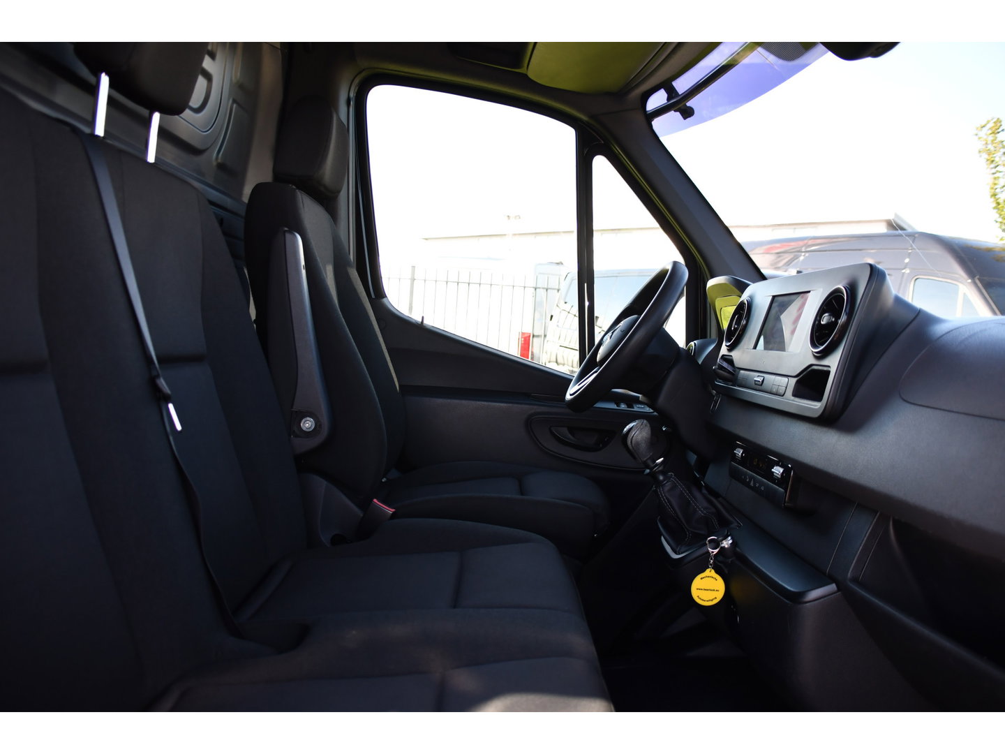 Mercedes-Benz Sprinter 314 2.2 CDI L2H2 RWD Black Edition Camera, Cruise, Carplay, Bearlock, Multimedia, Stoelverwarming, Betimmering, Uniek!