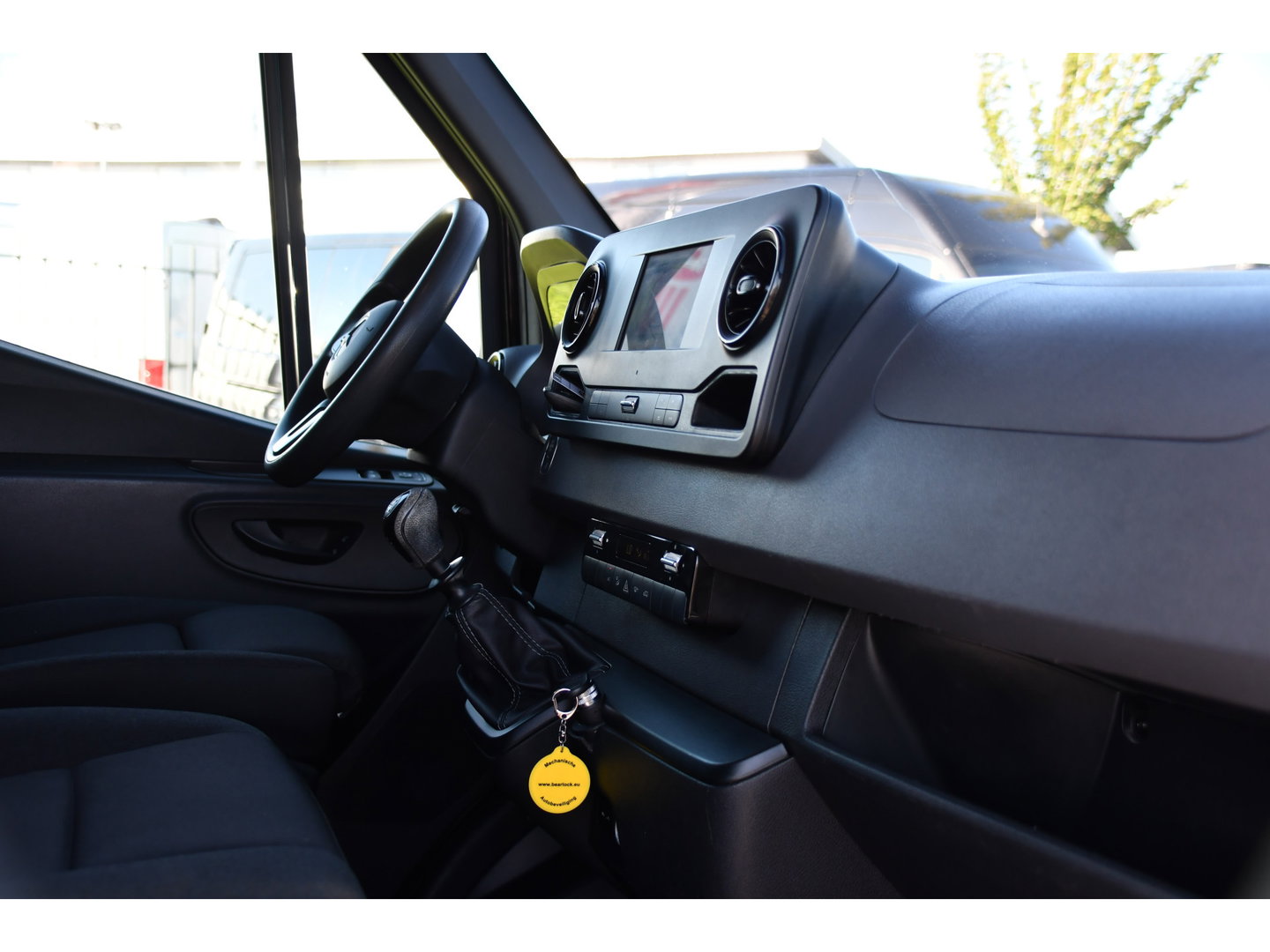 Mercedes-Benz Sprinter 314 2.2 CDI L2H2 RWD Black Edition Camera, Cruise, Carplay, Bearlock, Multimedia, Stoelverwarming, Betimmering, Uniek!