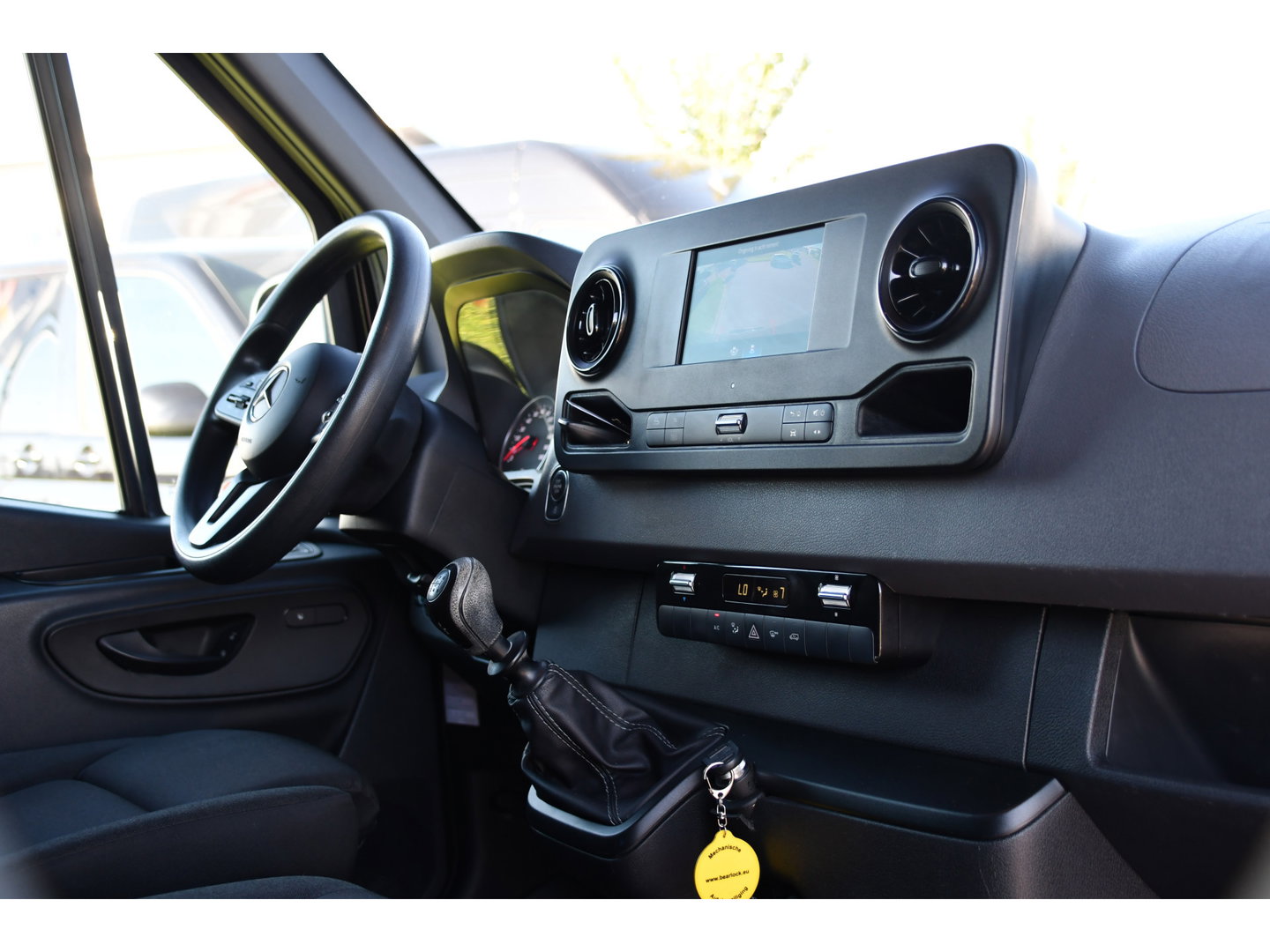 Mercedes-Benz Sprinter 314 2.2 CDI L2H2 RWD Black Edition Camera, Cruise, Carplay, Bearlock, Multimedia, Stoelverwarming, Betimmering, Uniek!