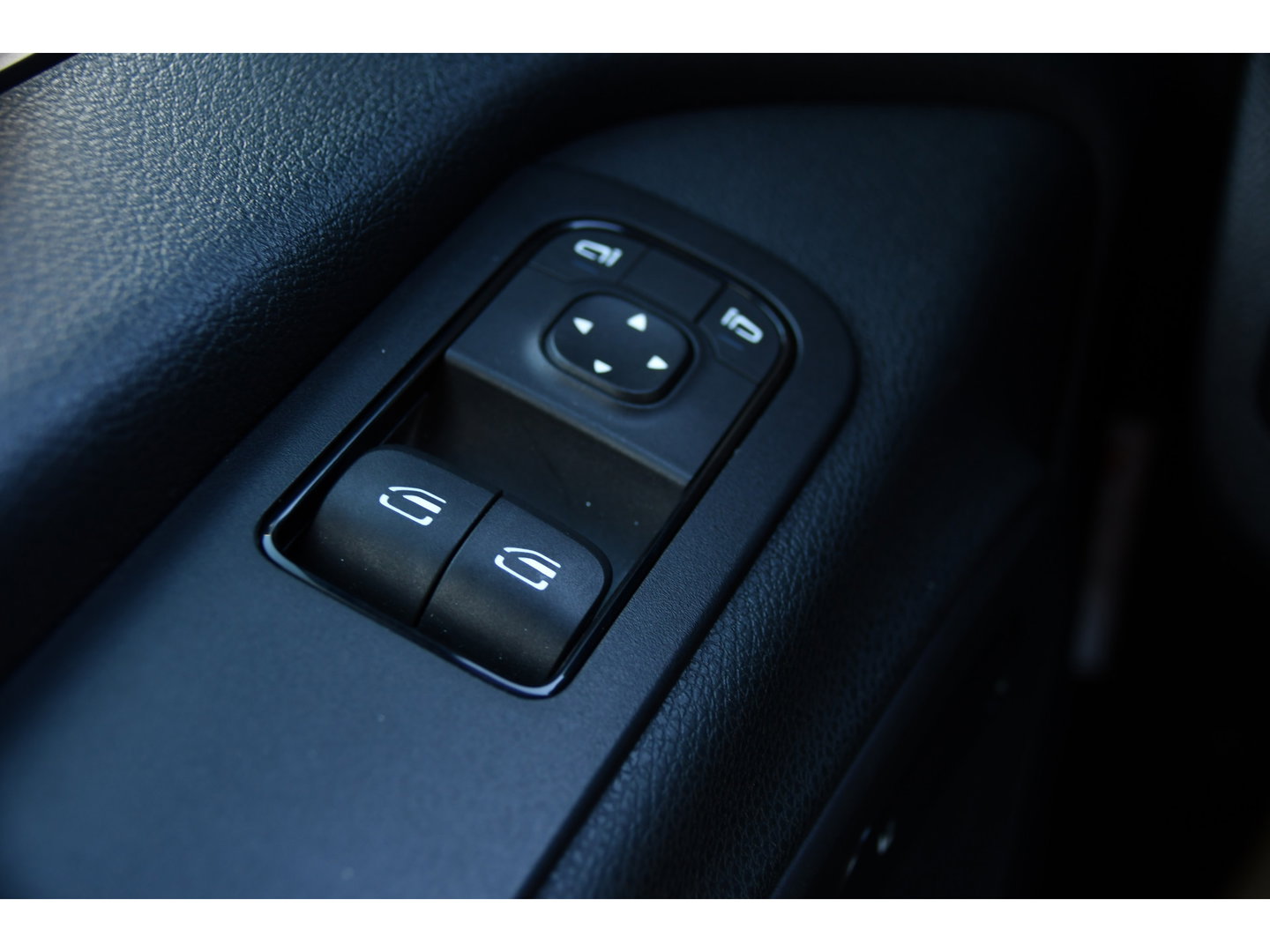 Mercedes-Benz Sprinter 314 2.2 CDI L2H2 RWD Black Edition Camera, Cruise, Carplay, Bearlock, Multimedia, Stoelverwarming, Betimmering, Uniek!