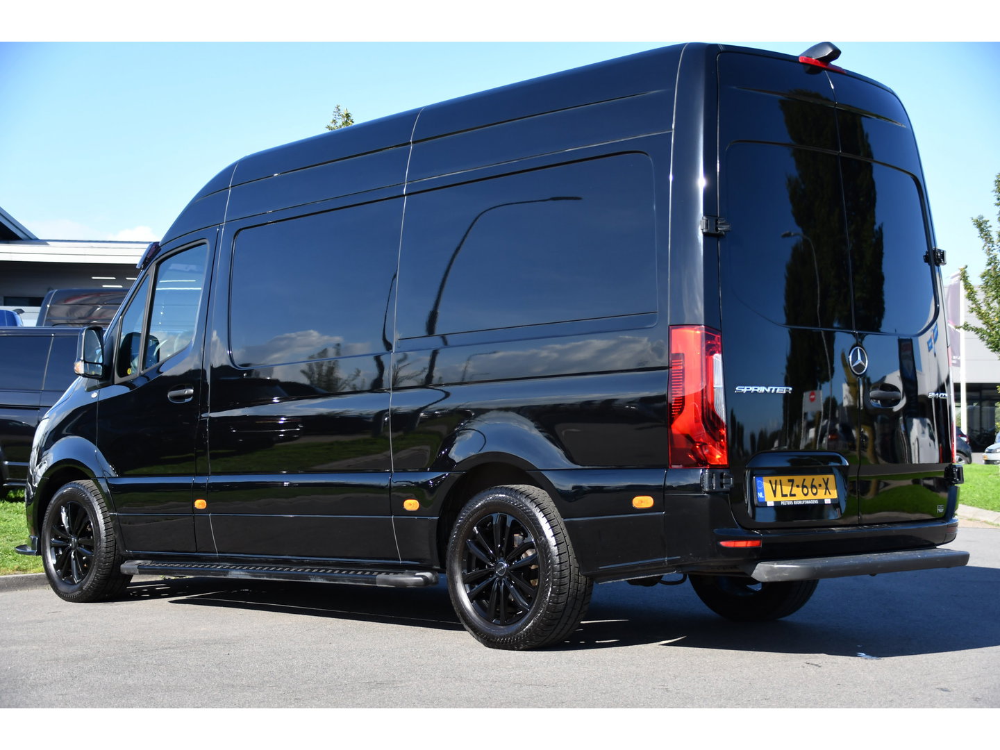 Mercedes-Benz Sprinter 314 2.2 CDI L2H2 RWD Black Edition Camera, Cruise, Carplay, Bearlock, Multimedia, Stoelverwarming, Betimmering, Uniek!